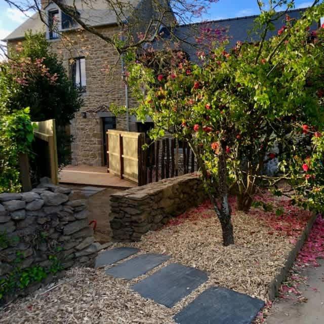 Le Rocher- Belle Maison De Charme -Jardin/Parking ก็องแกล ภายนอก รูปภาพ